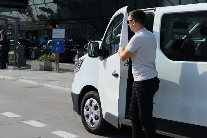 Private Transport from Airport to Krakow City Center Vice Versa - Who This Private Transfer Is Perfect For
