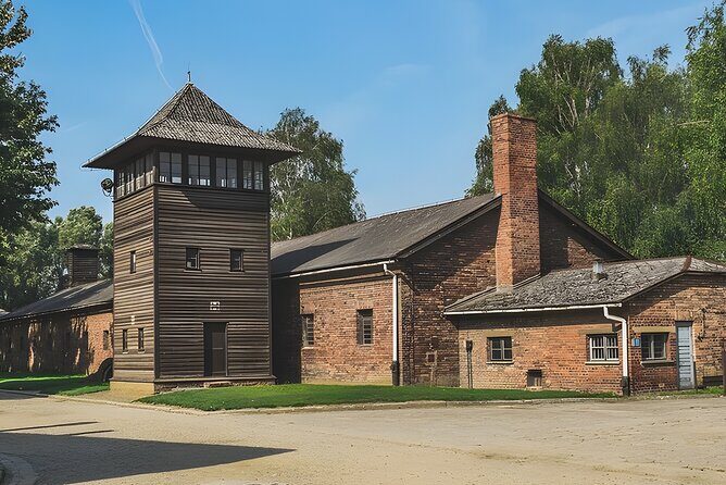 Private Van Auschwitz Birkenau Tour - The hidden advantage: the pacing and group size balance