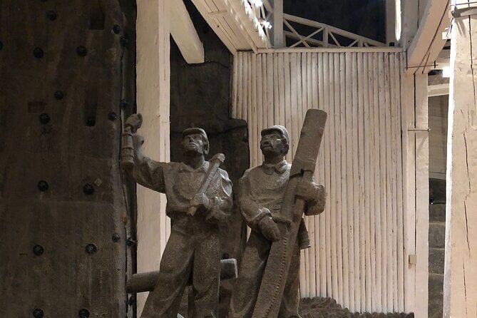Salt Mine Wieliczka Guided Tour from Kraków with Hotel Pick up - Entering The Mine: 800 Steps and a Cool, Steady Temperature