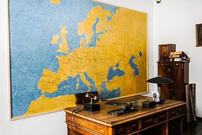 Schindler's Factory Guided Tour - Schindlerjuden and everyday survival: how the tour treats both courage and cruelty