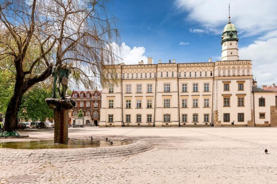 Schindler's Factory & Kazimierz Jewish Quarter Tour - Starting at the Old Synagogue on Szeroka Street