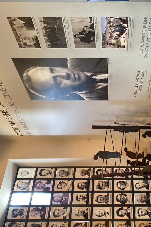 Schindler's List Movie Tour: Historic Sites & Film Location - Meeting at ul. Szeroka: the Old Synagogue set the tone fast
