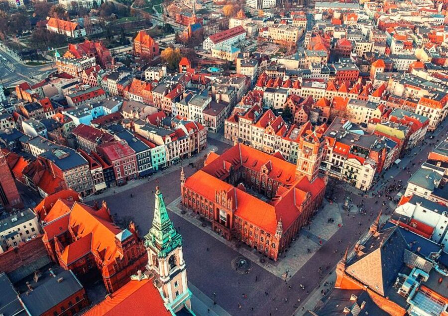 Small-Group Tour from Warsaw to Torun with Lunch - Rynek Main Square and the Gothic Town Hall panorama plan