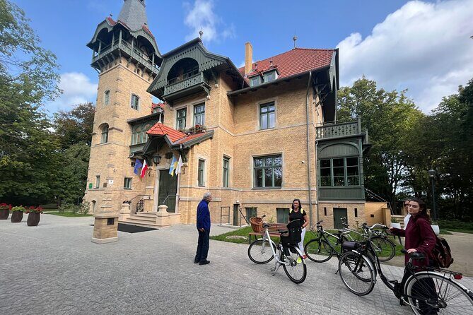 Sopot Private City Walking or Bike Tour with a local architect - Goyki 3 Art Inkubator: Tower Villa and the spa-resort logic