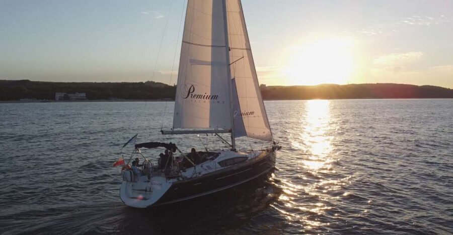 Sopot: Sunset Yacht Cruise with Welcome Drink - Finding the Marina: Plac Zdrojowy to the pier gate