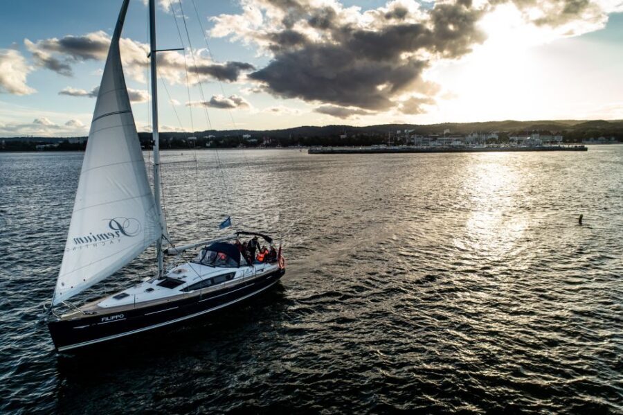 Sopot: Sunset Yacht Cruise with Welcome Drink - Sailing to Gdańsk or Gdynia: how wind shapes the route