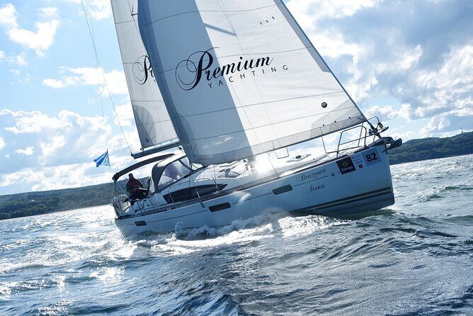 Sopot Yacht Cruise Around the Bay with Welcome Drink - The sailing plan: Orłowo cliffs, Gdańsk port, and the Gulf