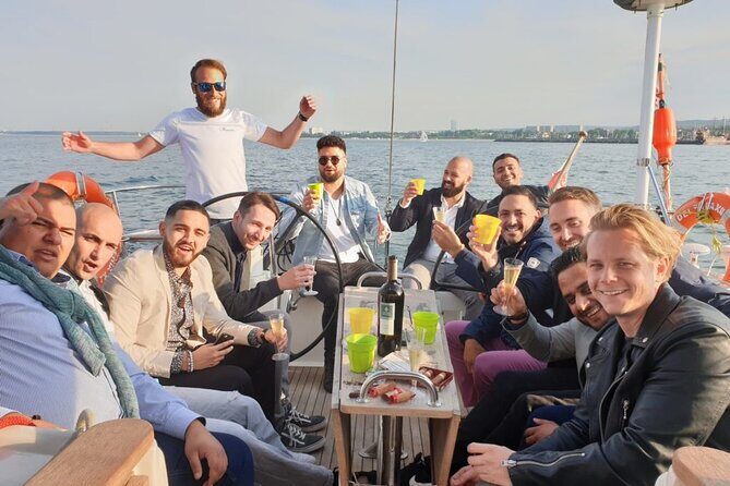Sopot: Yacht Cruise Around the Bay with Welcome Drink - The yacht setup: two decks, shelter, toilets, and life vests