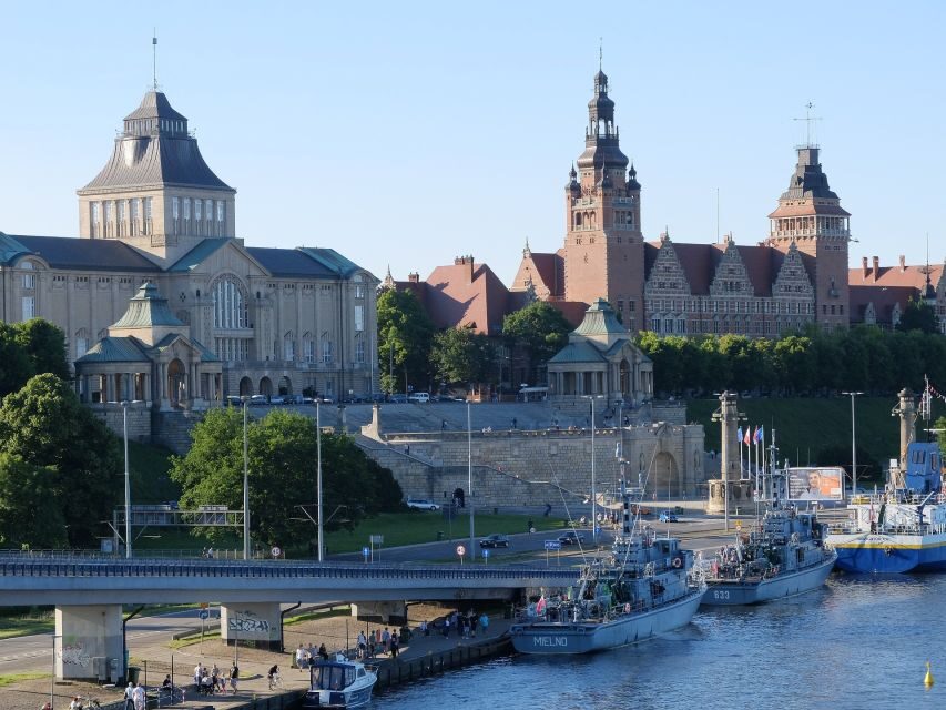 Szczecin: Old Town Highlights Private Walking Tour - Three hours: West Oder River views, Piastowski Boulevard, and Dukes’ Castle legends