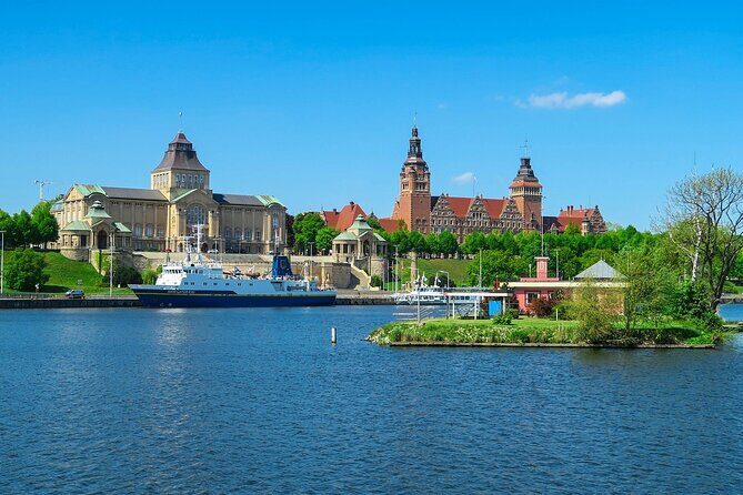 Szczecin Walking Tour: Explore Top Sights & Hidden Gems - Stop 2: Archcathedral Basilica of St. James the Apostle
