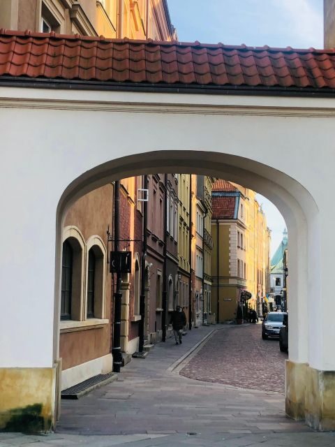 Taste of Poland, food tour and guided walk with 12 tasting - From the Warsaw Barbican to New Town: walking the city’s layers