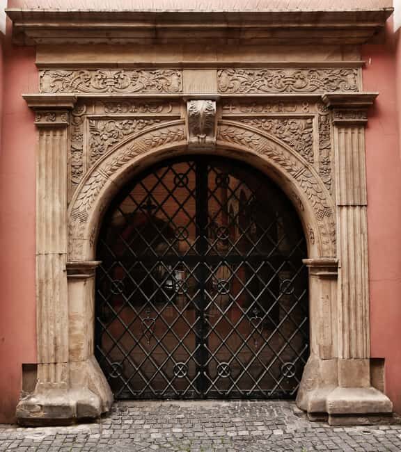 The Roots of Poznań (small group) - The Royal Castle and the layer you might miss on your own