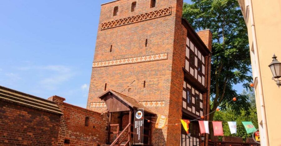 Torun Living Museum of Gingerbread and Old Town Private Walk - Meeting at Rynek Staromiejski: The start that sets the mood