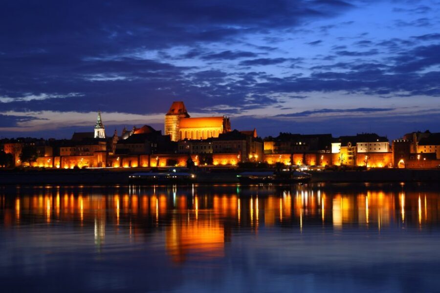 Torun Living Museum of Gingerbread and Old Town Private Walk - Old Town landmarks on foot: Walls, castle remains, and river views