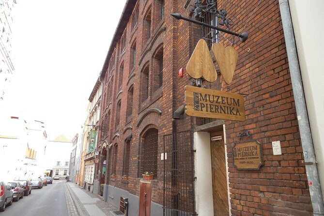 Torun Living Museum of Gingerbread and Old Town Private Walking Tour - The Living Museum of Gingerbread: the workshop is the main event