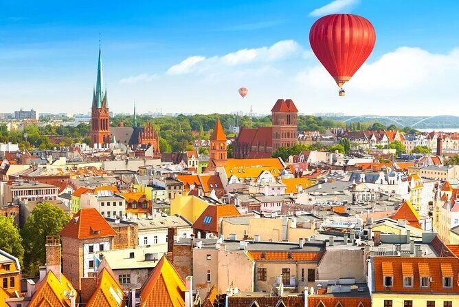 Torun Old Town Highlights Private Walking Tour - Toruń’s Old Town: medieval authenticity without the museum exhaustion