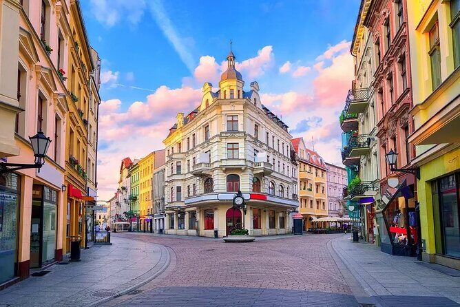 Torun Old Town Highlights Private Walking Tour - Old Town Hall and the city’s power spots