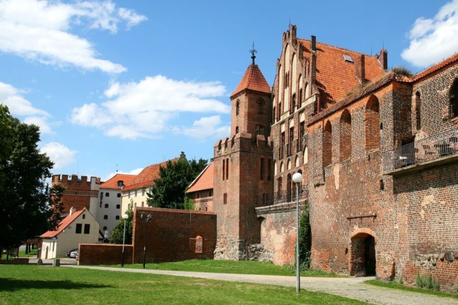 Torun Old Town Highlights Private Walking Tour - Logistics that matter: pickup limits, meeting points, and being on time