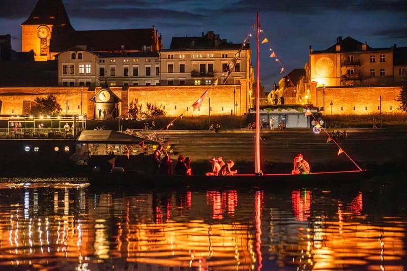 Toruń: Toruń at Night from a Boat on the Vistula - Toruń at Night looks different from the water