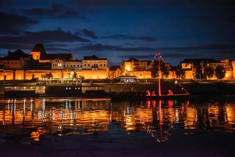 Toruń: Toruń at Night from a Boat on the Vistula - Wildlife brochures and a Polish-only guide