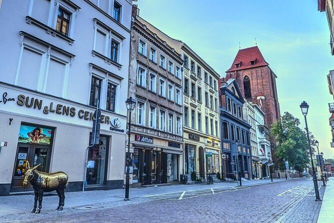 Walking Tour of the medieval Toruń - Copernicus House: A Gothic Facade Worth Seeing Up Close