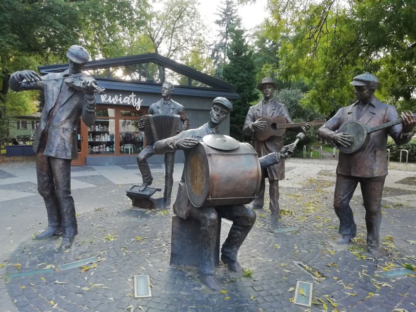Warsaw: 2-Hour Praga Walking Tour - The Warsaw Zoo director’s story and the wife’s role