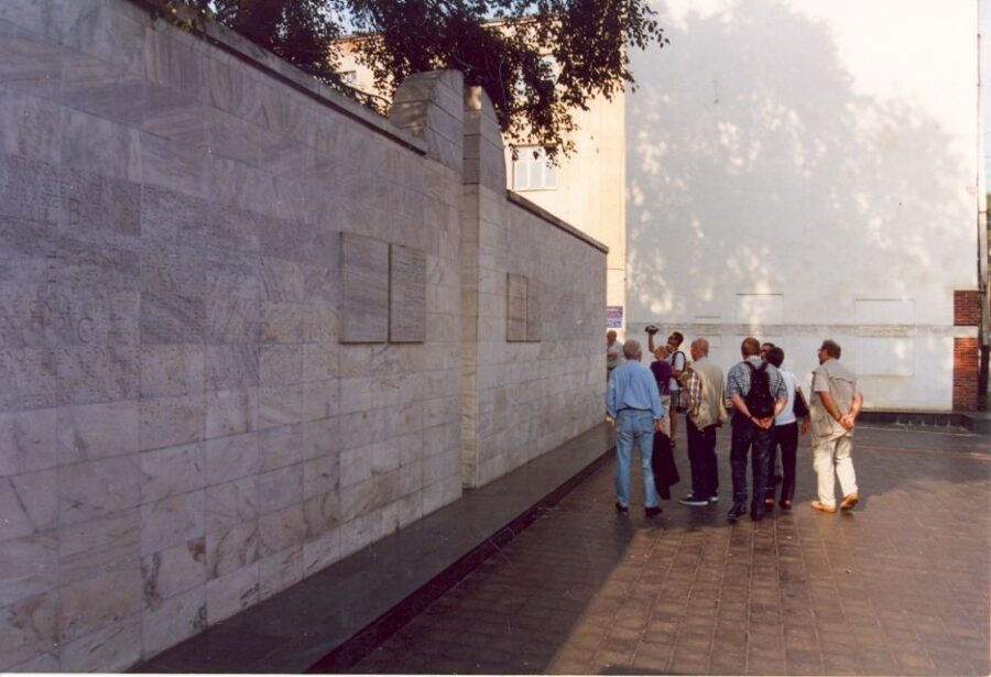 Warsaw: 2-Hour Tour of Daily Life in the Ghetto Warsaw - Umschlagplatz and the Monument to the Ghetto Heroes