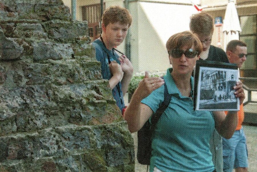 Warsaw: 2-Hour Tour of Daily Life in the Ghetto Warsaw - The Pianist connection: seeing reality behind the film’s main hero