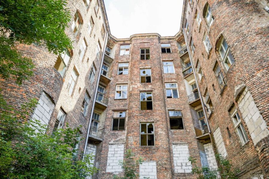Warsaw: 2-Hour Tour of Daily Life in the Ghetto Warsaw - The Underground Archive and Oneg Shabbat: the story of remembering