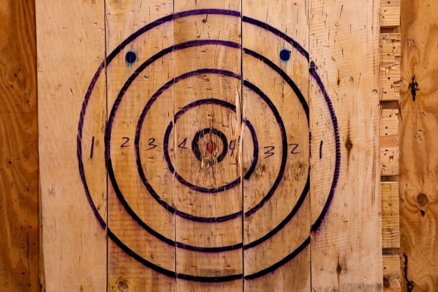 Warsaw: Axe Throwing Experience - The 3-Round Match Format (and the Big Axe Tiebreaker)
