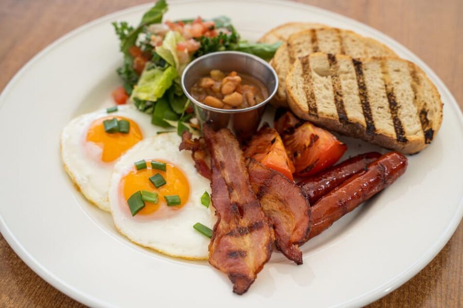 Warsaw: Breakfast at Hard Rock Cafe - Where to find it: Palace of Culture and Science area (plus train-station convenience)