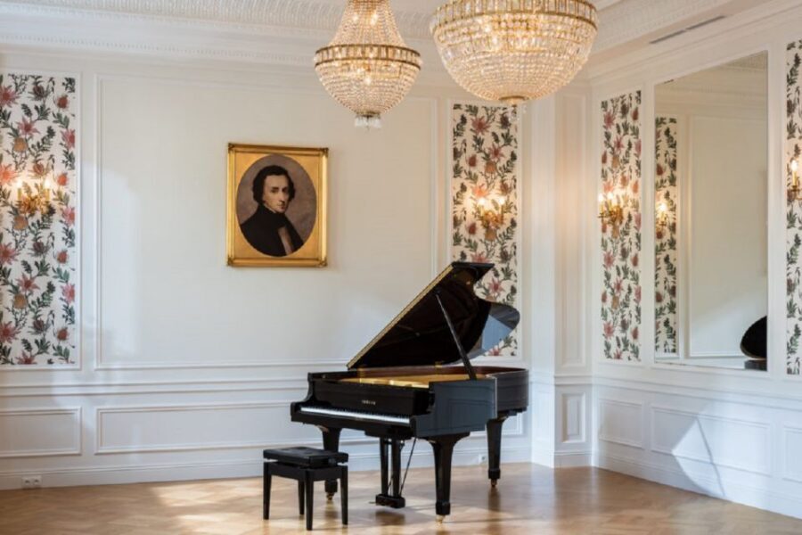 Warsaw: Chopin Concert Ticket With Glass of Champagne - The host’s role: stories that make the music click