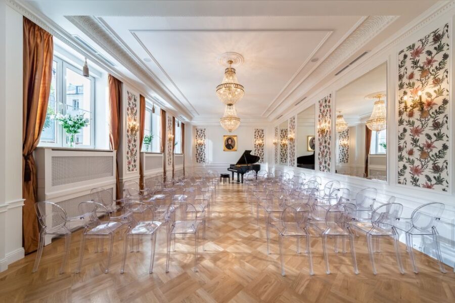Warsaw: Chopin Concert Ticket With Glass of Champagne - English presentation, multilingual hosts, and seating that’s not numbered