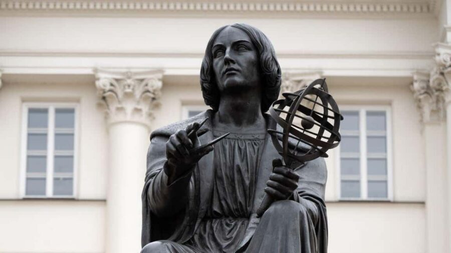 Warsaw: City Game – Discovering Famous Polish Heroes - Meeting at the Palace of Culture and Science: where the mission starts