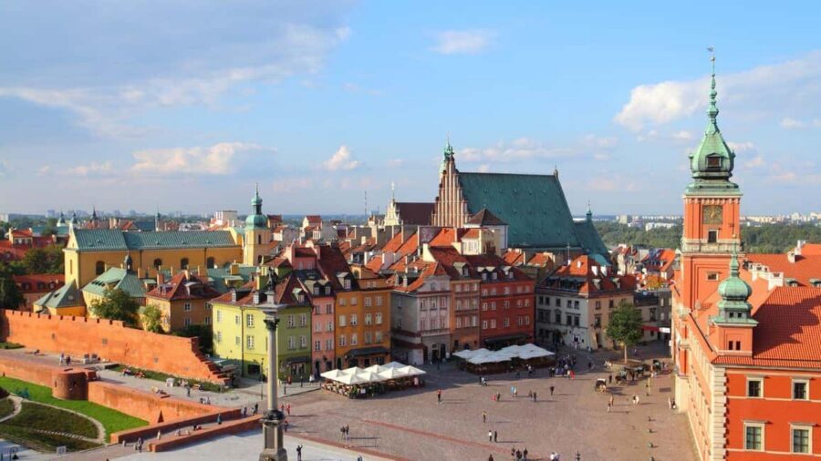 Warsaw: City Game – Discovering Famous Polish Heroes - Guide energy is part of the product