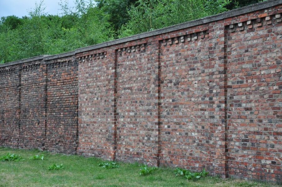 Warsaw Daily Jewish Ghetto Guided Tour with Jewish Cemetery - Nozyk Synagogue: the surviving prewar landmark