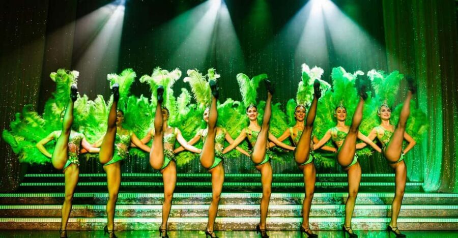 Warsaw: Dinner Show at Sabat Theatre - Best-fit for couples, friends, and special occasions (and who should skip)