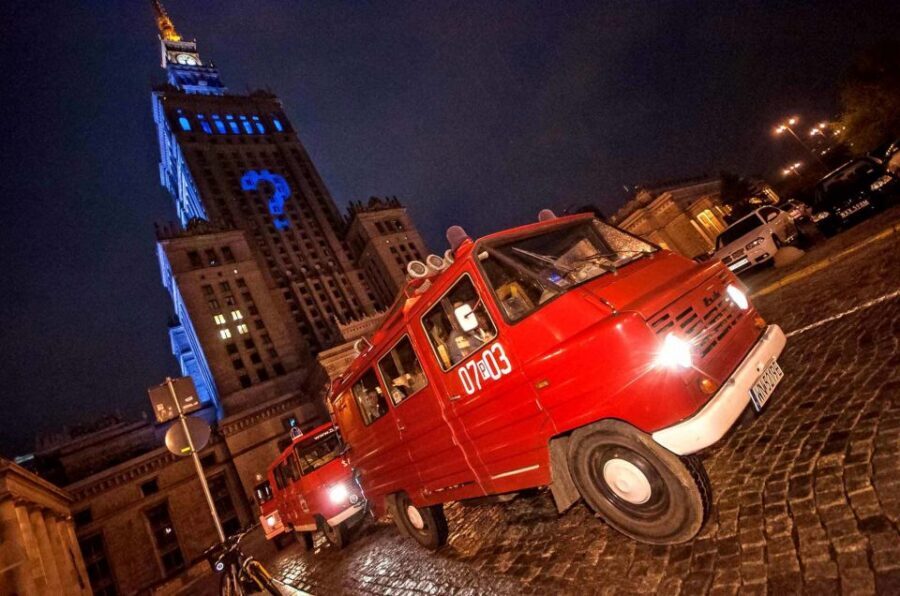 Warsaw: Evening History and Pubs Tour by Retro Minibus - Crossing the Vistula to Praga: Why This District Feels Like the Real Warsaw