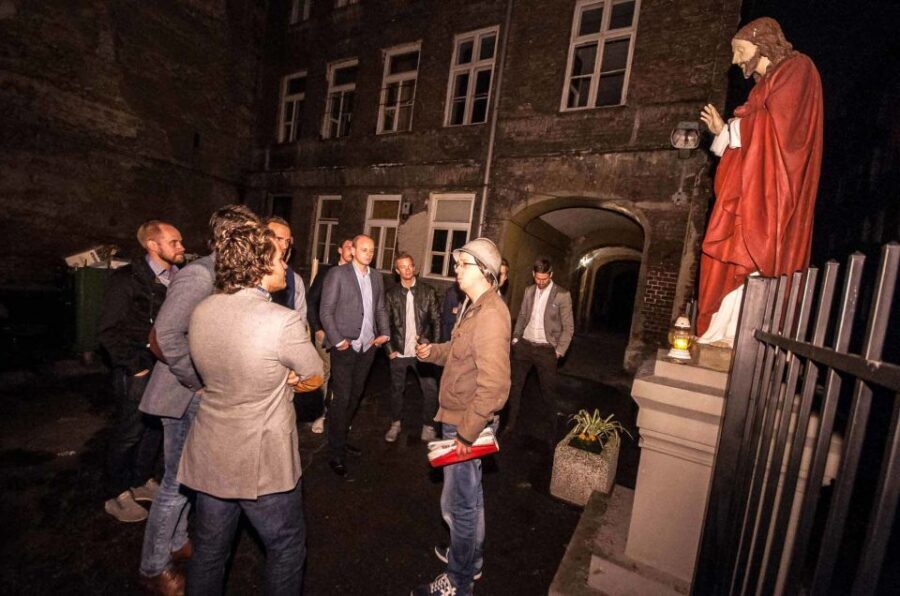 Warsaw: Evening History and Pubs Tour by Retro Minibus - Grzybowski Square to the Pavilions: Where the Night Starts With Vodka