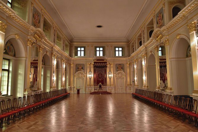 Warsaw Everday Skip the Line Royal Castle Guided Tour - Sigismund’s Column: a landmark that explains power and timing