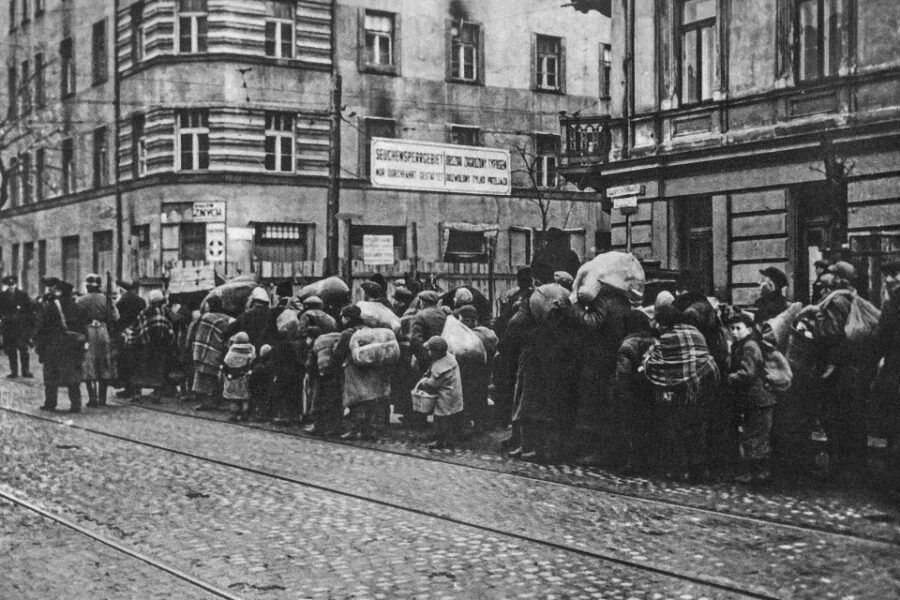 Warsaw: Ghetto, Jewish Cemetery & POLIN Museum Private Tour - Walking the former Warsaw Ghetto on streets you can still picture