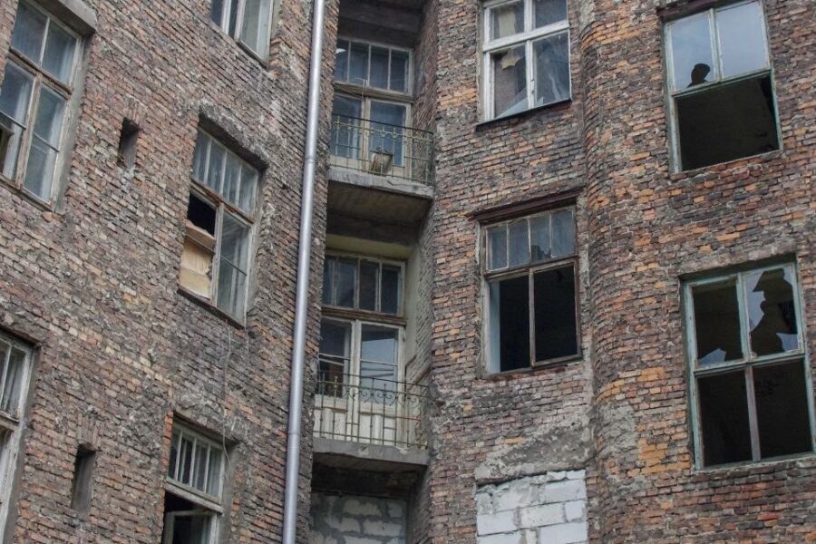 Warsaw: Ghetto, Jewish Cemetery & POLIN Museum Private Tour - Old Jewish Cemetery in Muranów: scale you feel, not just numbers