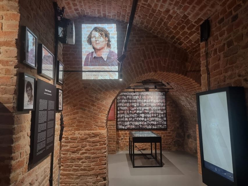Warsaw: Guided tour of the Cold War Museum - The Robot and the Quiz: Learning That Moves Fast