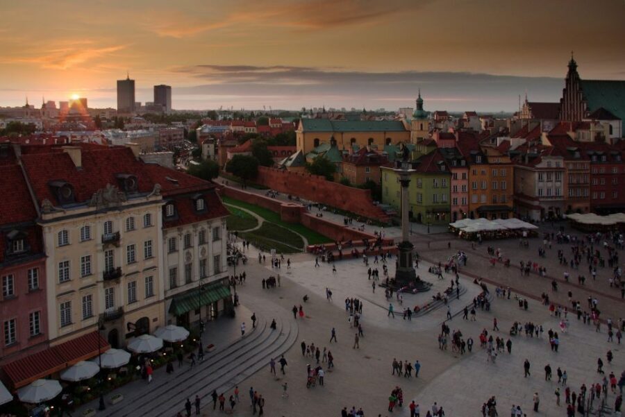 Warsaw: Highlights of Old & New Town Private Guided Tour - Pilsudski Square and the Tomb of the Unknown Soldier: the right kind of pause
