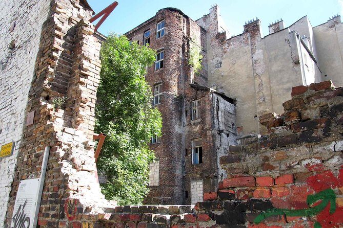 Warsaw Jewish Ghetto: private tour by retro car with hotel pickup - Mila 18 and Umschlagplatz: the final chapter made concrete