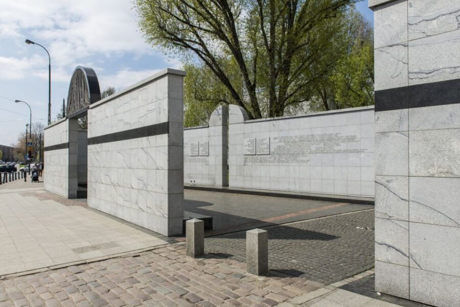Warsaw: Jewish Heritage 4-Hour Private Tour - Monument to the Ghetto Heroes: what the site communicates