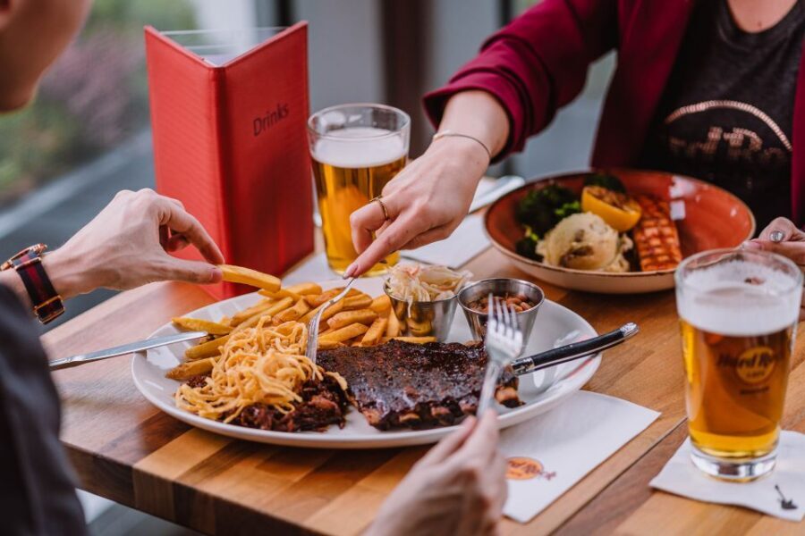 Warsaw: Lunch or dinner at Hard Rock Cafe with Skip-the-Line - Where the 90 minutes really matters: pacing, seating, and staying in time