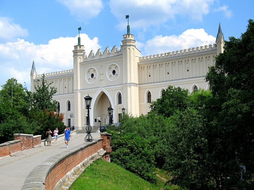 Warsaw: Majdanek Concentration Camp & Lublin Guided Day Tour - Lunch in a Milk Bar: A Real Polish Break, Not a Token Bite
