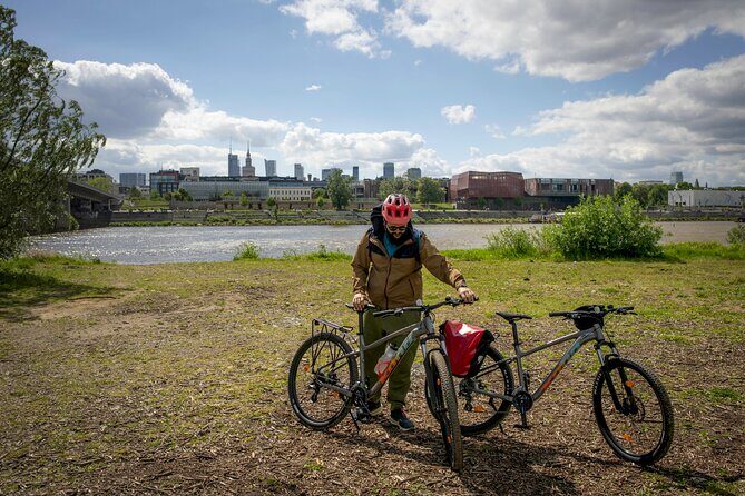 Warsaw Nature and Urban Highlights Bike Tour - Plaża Poniatówka and Poniatowski Bridge: beaches, panoramas, and symbolism