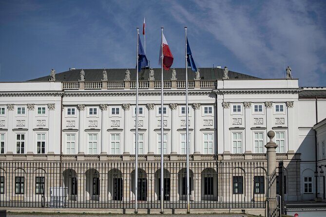 Warsaw Nature and Urban Highlights Bike Tour - Stop 1: From Politechnika Warszawska to the city’s scientific backbone